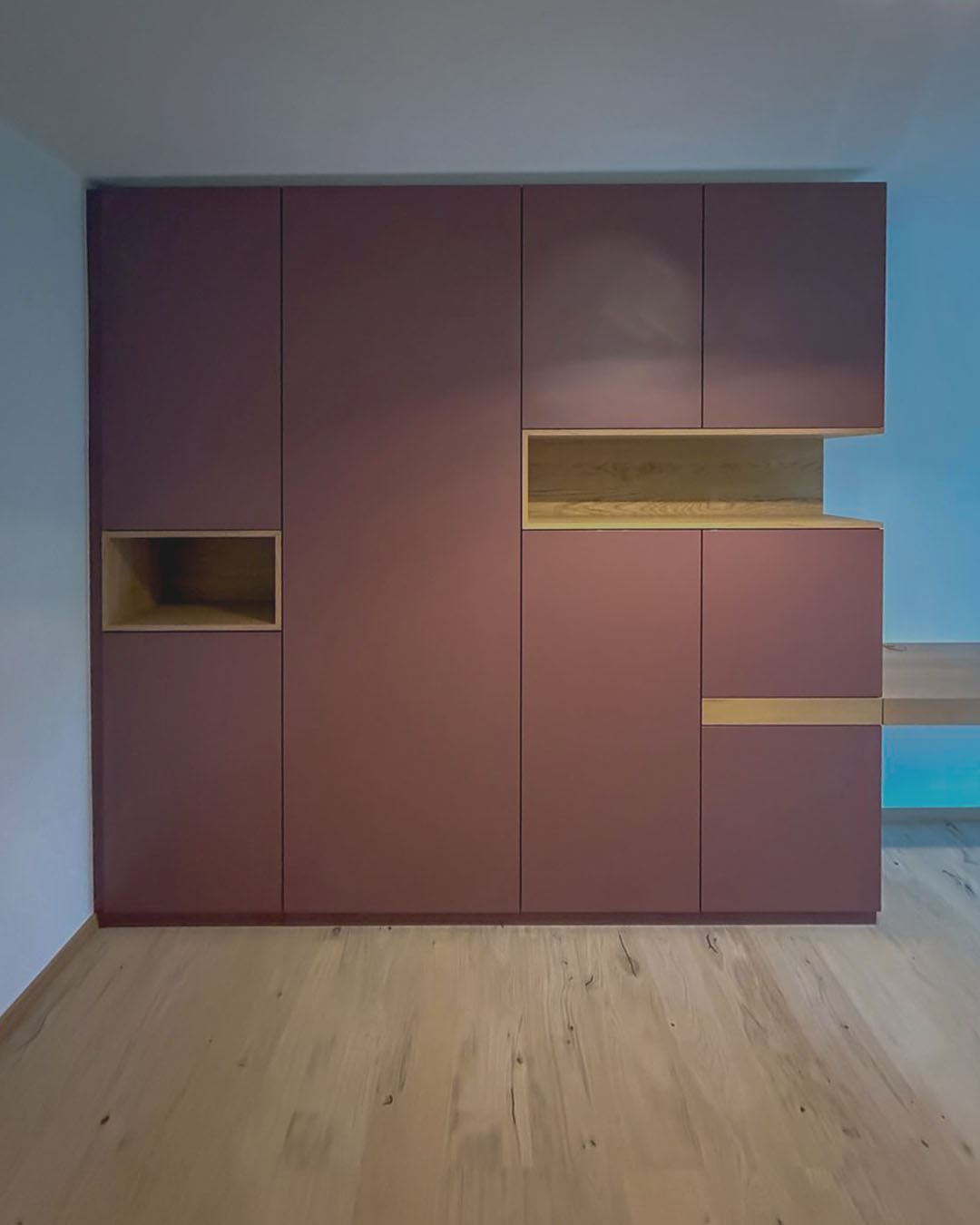 Stauraum mit Arbeitsfläche